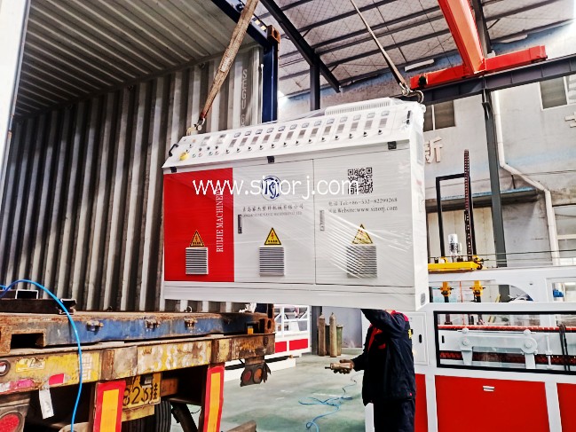 前天發(fā)的墻板生產(chǎn)線，今天發(fā)的pvc雙管生產(chǎn)線，明天繼續(xù)格柵板生產(chǎn)線